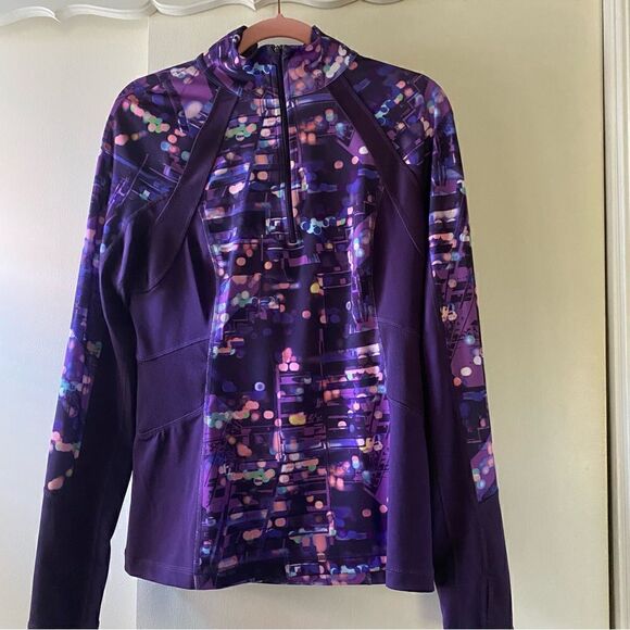 🍂 Athleisure top in purple & turquoise print, in very good condition sz M - Picture 1 of 8